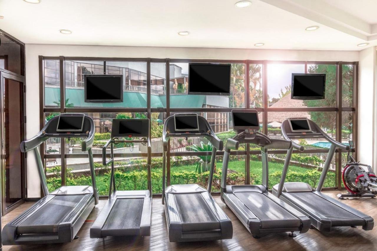 Marriott Sao Paulo Airport Hotel Гуарульос Екстериор снимка Treadmills in a gym