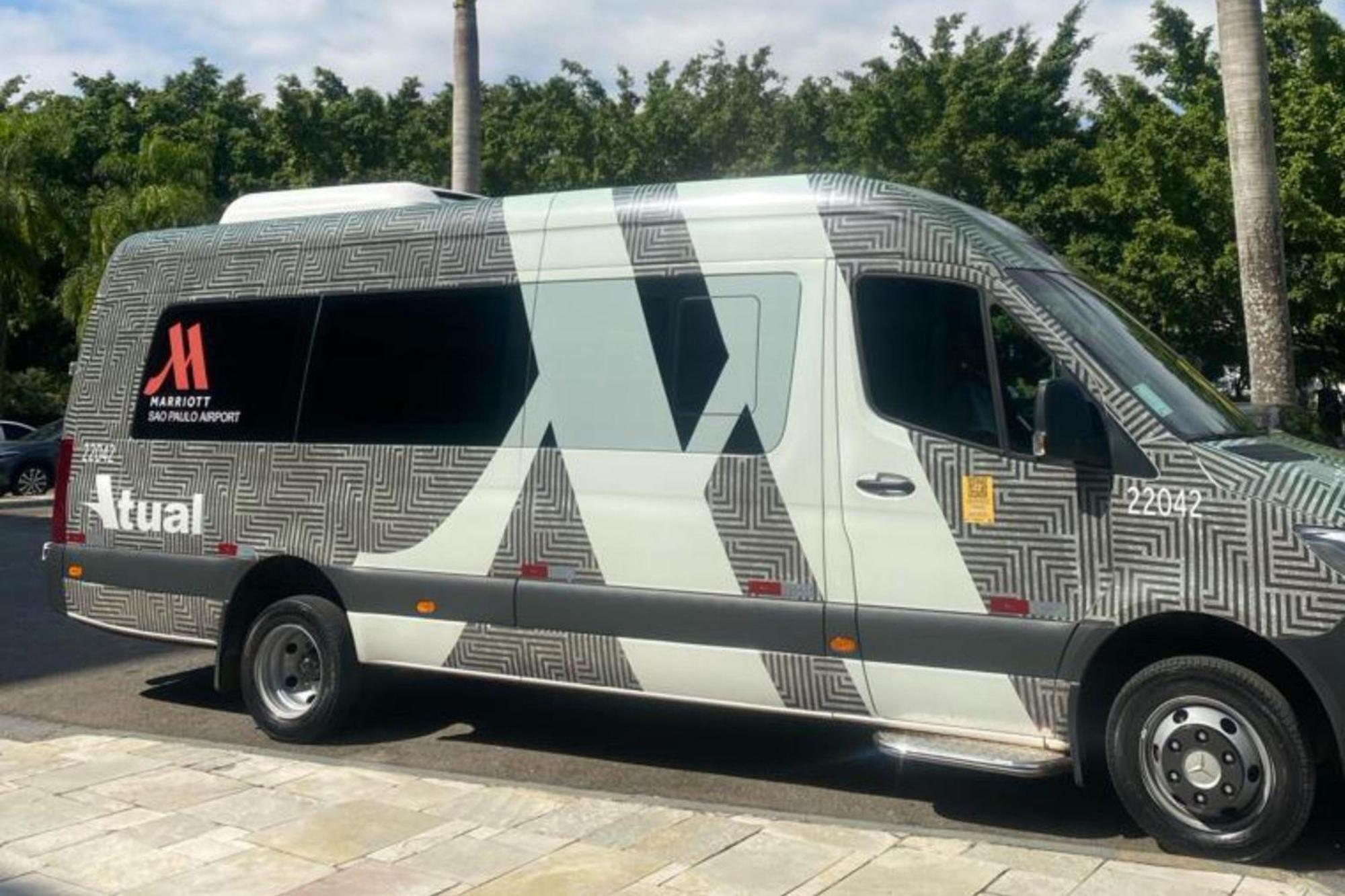 Marriott Sao Paulo Airport Hotel Гуарульос Екстериор снимка A Marriott International shuttle van